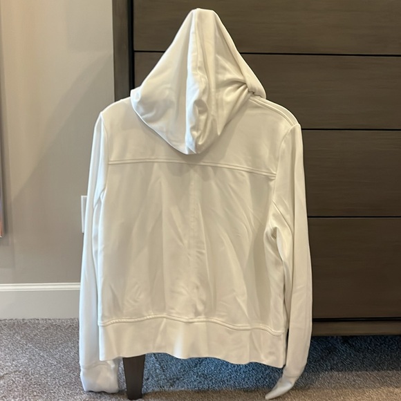 Cabi Spring 23 Debut Zip Hoodie L. Excellent condition.Asymmetrical zip. - Picture 3 of 7